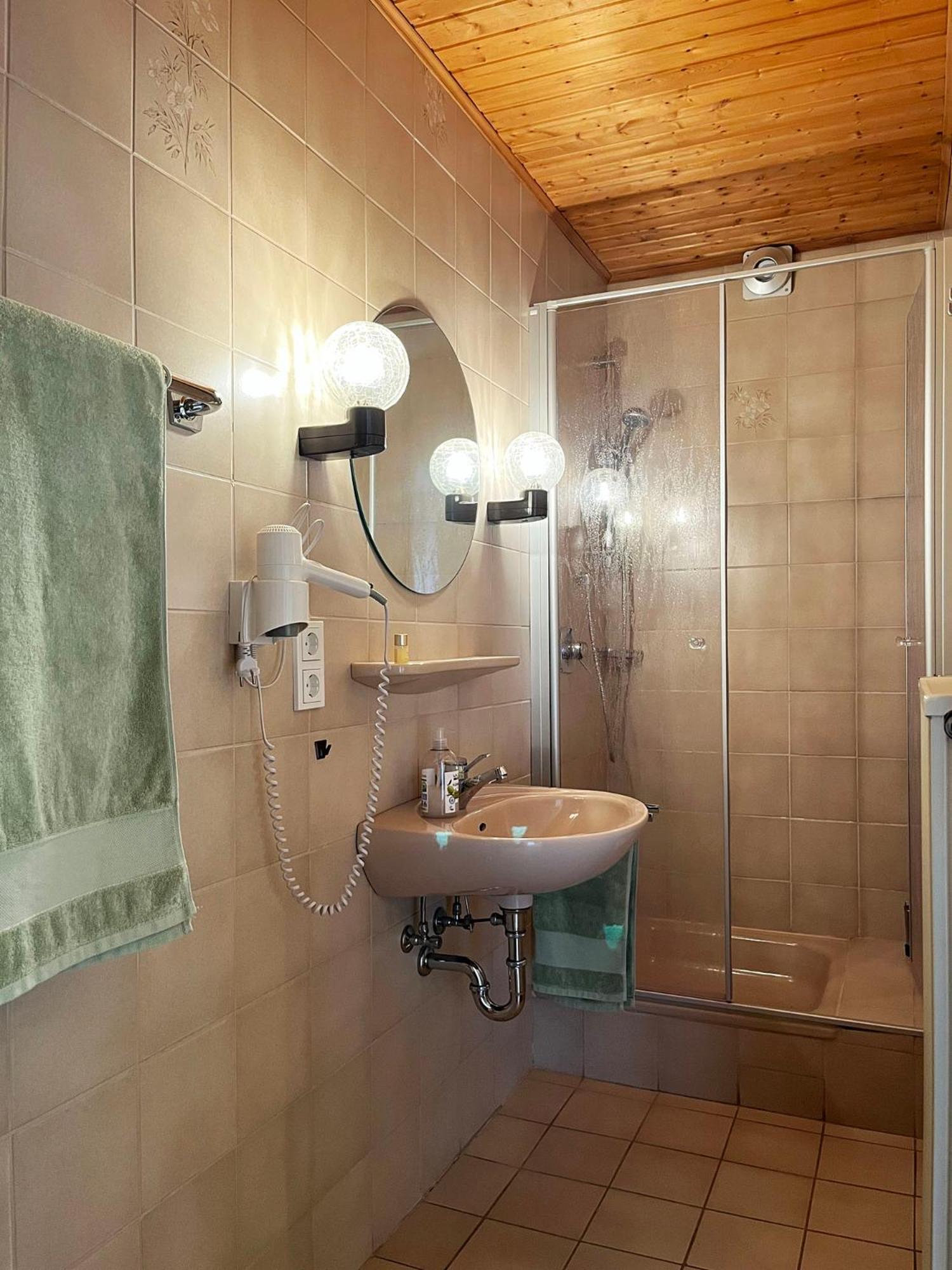 Pension 1595 Im Weingut Botzet Maring-Noviand Exterior photo